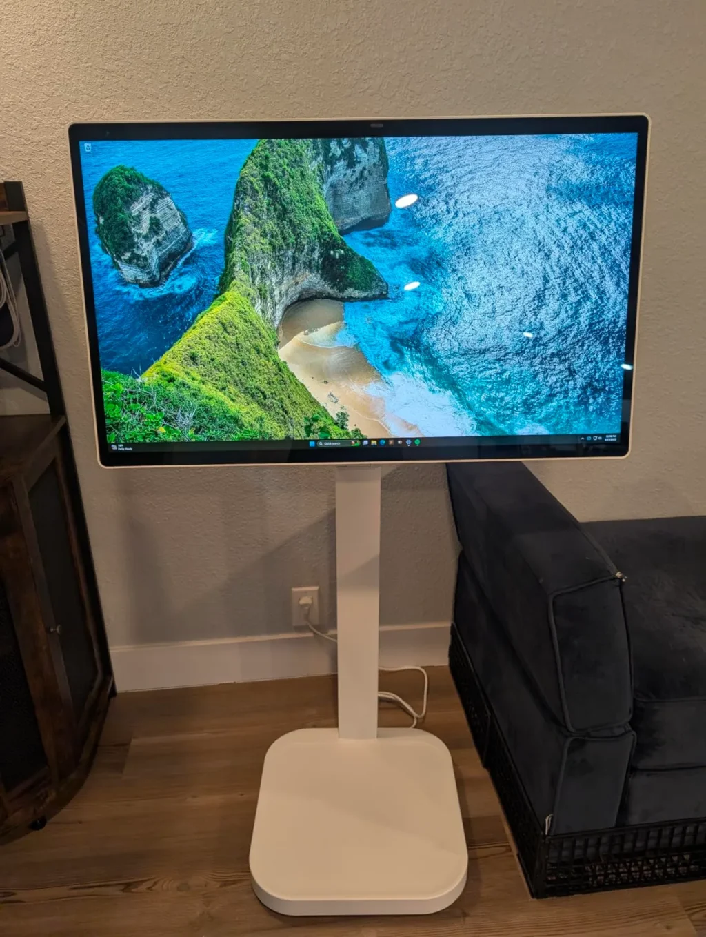 LG Monitor Swing